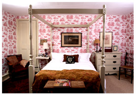 Deluxe four poster bedroom